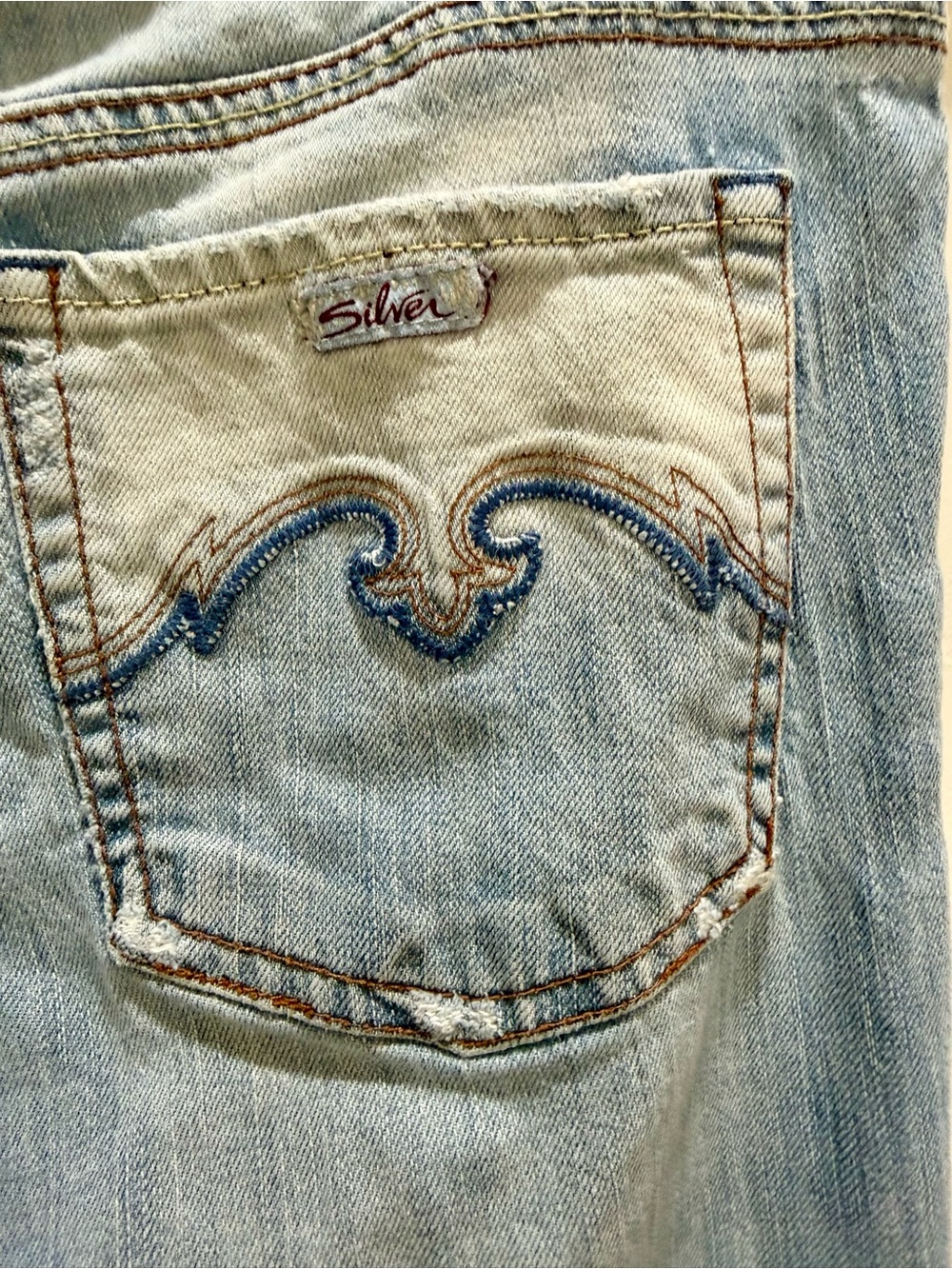 Women's Vintage Silver Jeans Bootcut with Signature Pocket Stitch Size 32/35 - Picture 4 of 16